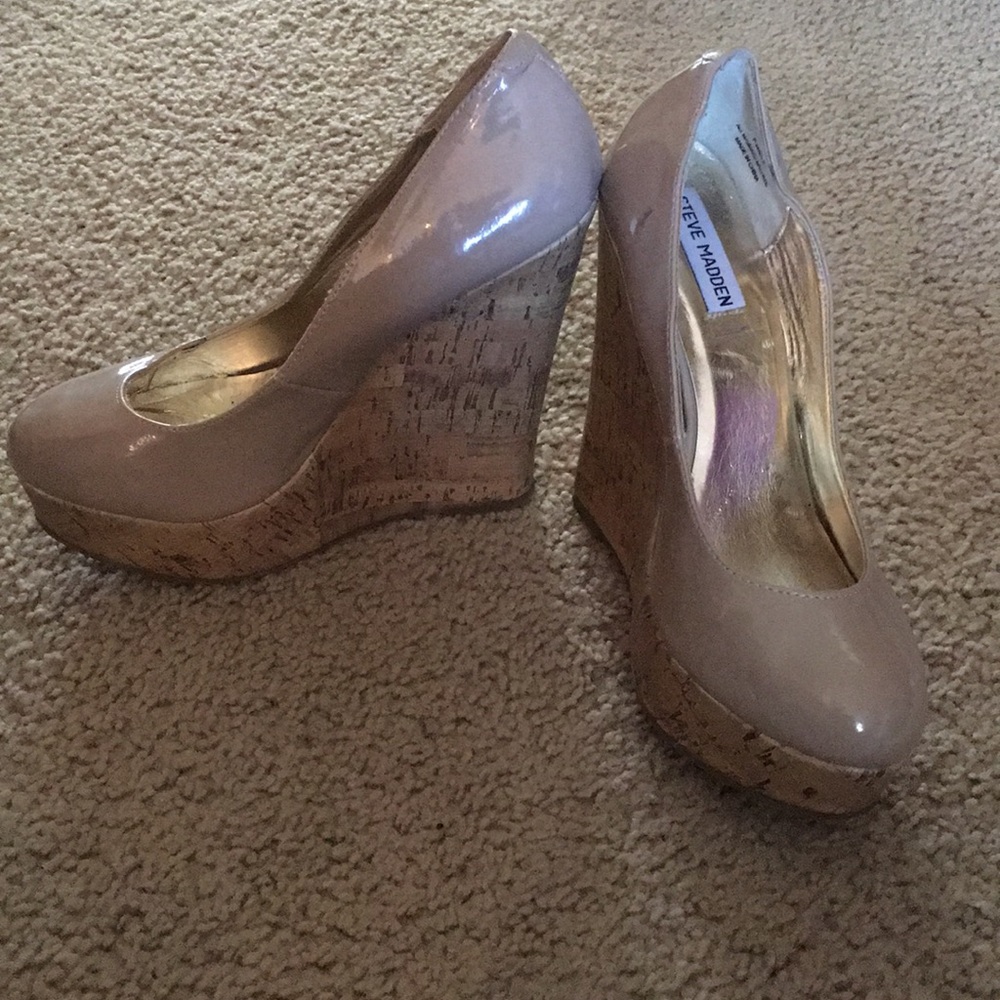 Patent leather wedges.